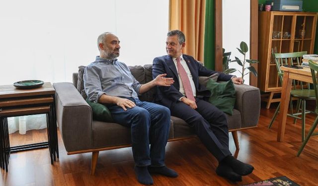 Özgür Özel ev hapsindeki İsmail Saymaz’ı ziyaret etti