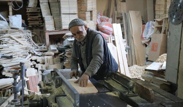 Babasından öğrendiği mesleği 55 yıldır sürdürüyor