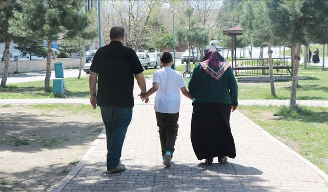 Koruyucu ailenin sahiplendiği özel çocuk gelişim gösterdi