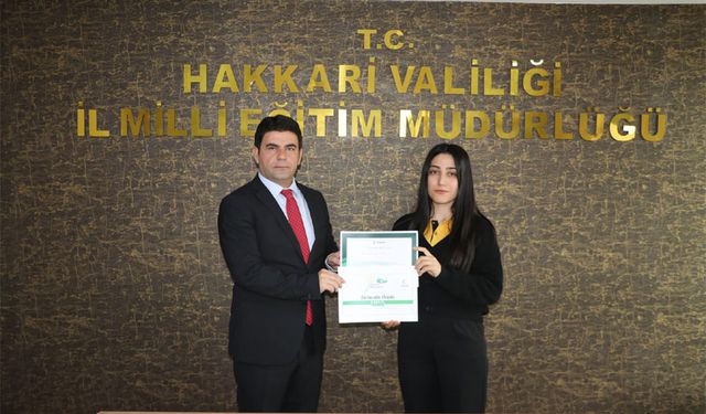 Hakkari'de yetenekli öğrenciler ödüllendirildi