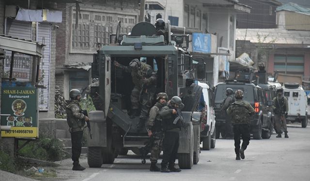 Hindistan ordusu, Pakistan ve Keşmir'deki "hedeflere" askeri operasyon başlattı