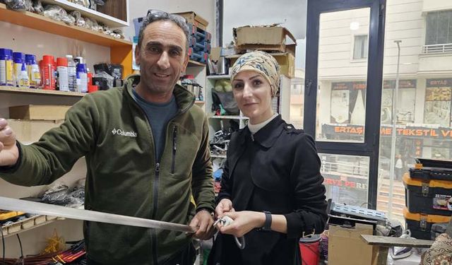 Hakkarili genç kızın büyük azmi: Hem tamircilik hem terzilik yapıyor