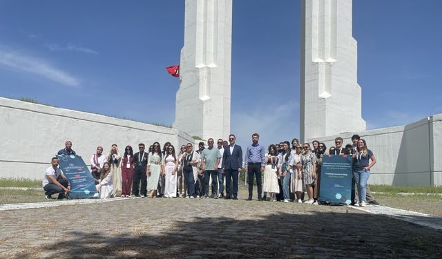 13 ülkeden gelen gençler Muş'un tarihi ve doğal güzelliklerini gezdi