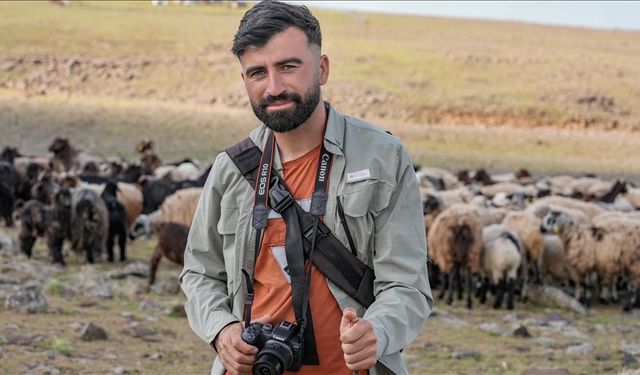 Fotoğraf makineli çoban çektikleriyle yöresini tanıtıyor