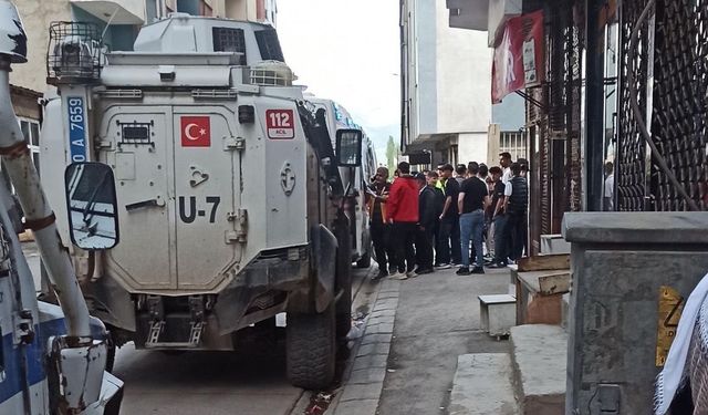 Hakkari'de bıçaklı kavga: 2 yaralı