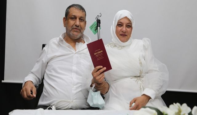 Kanser tedavisi gördüğü hastanede dünyaevine girdi