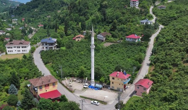 Camisiz minareden 8 yıldır ezan sesi eksik olmuyor