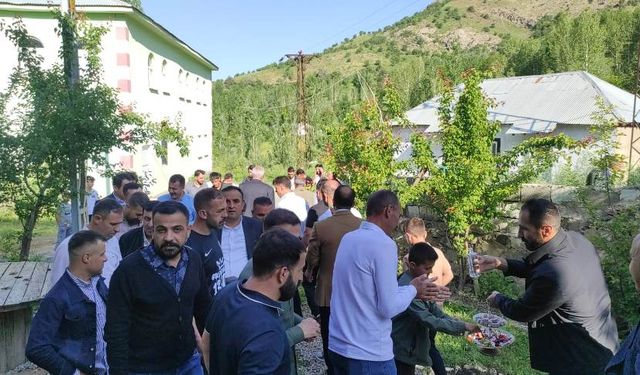 Hakkari'de asırlık bayramlaşama geleneği devam ediyor
