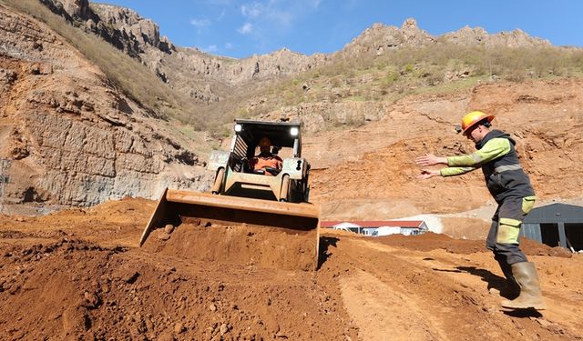 Kuş uçmaz, kervan geçmez Meskan'da şimdi 300 iş makinesi çalışıyor