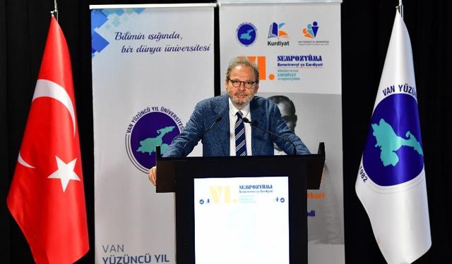 İş insanı Cüneyd Zapsu, Van'da gençlerle buluştu