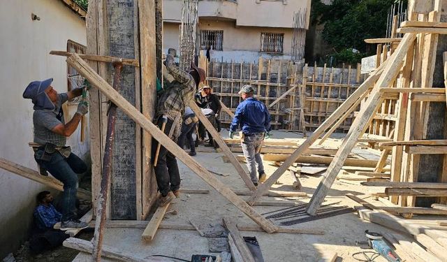 Betonun gölgesinde: Hakkari’de inşaat işçilerinin zorlu yaz çilesi