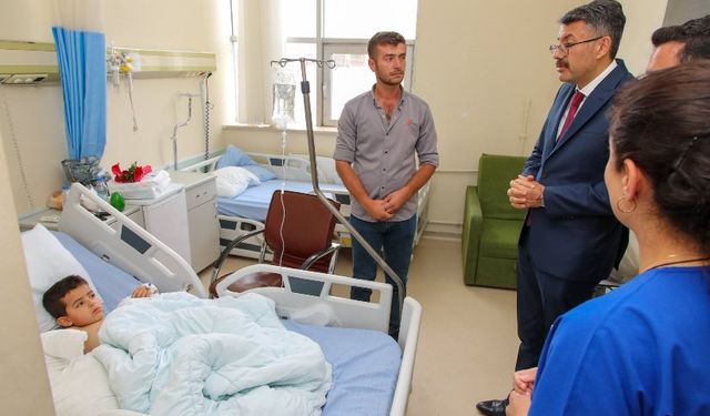 Vali Ali Çelik'ten bayramda hastalara moral ziyareti