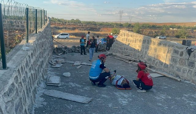 Şanlıurfa’da istinat duvarı çöktü; 2'si ağır, 4 işçi yaralandı