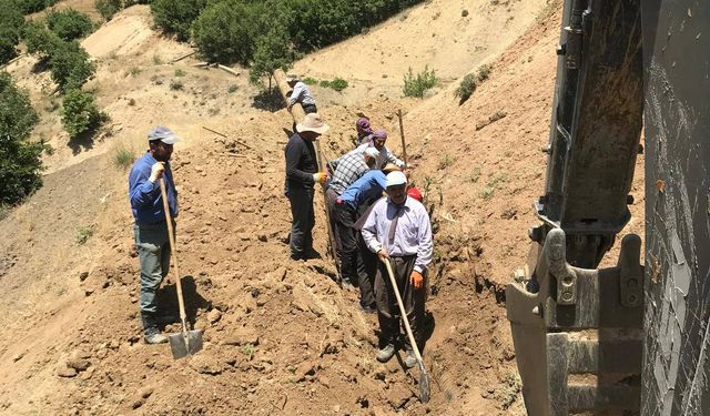 Durankaya'da mahallenin sulama kanalı yenilendi