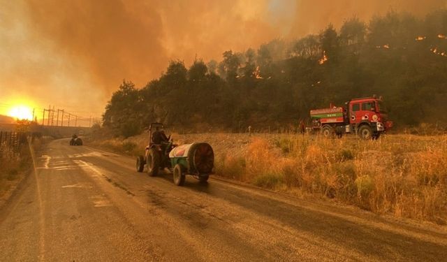 Yangın iki ili sardı, köyler boşaltılıyor