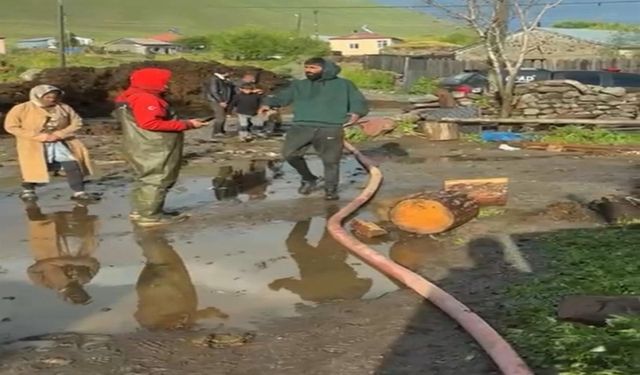 Ardahan'da sağanak sele neden oldu
