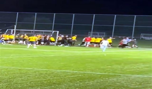 Köy turnuvasında futbolcular birbirine girdi