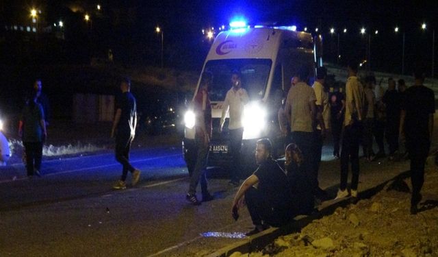Direğe çarpan motosikletin sürücüsünün bacağı koptu