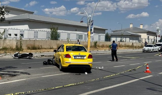 Taksi ile çarpışan motosikletteki karı koca öldü