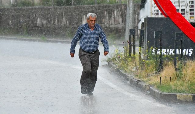 Kars'ta dolu ve sağanak etkili oldu