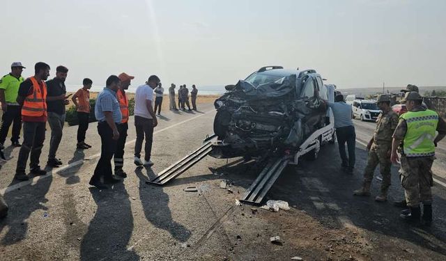 Van'da minibüs ile otomobil çarpıştı: 14 yaralı