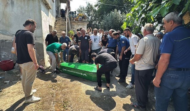 Evde çıkan yangında 2 çocuk annesi öldü