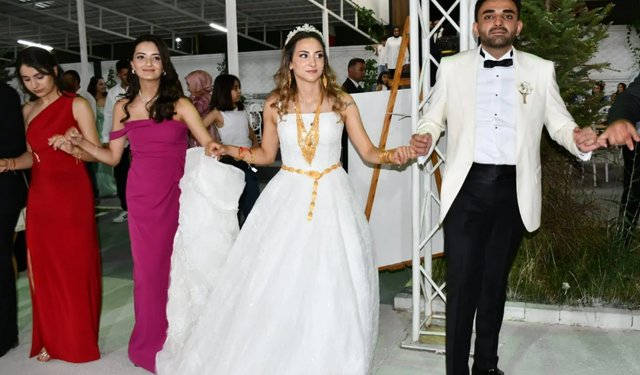Hakkari Sağlık Müdürü Kara’nın oğlu dünya evine girdi