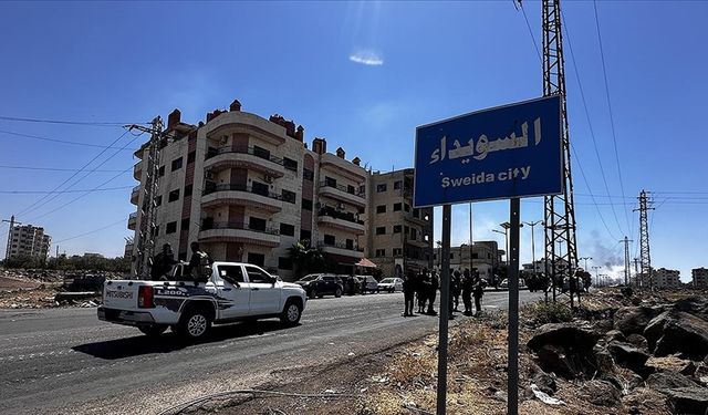 Suriye güvenlik güçleri Süveyda'ya girmeye başladı