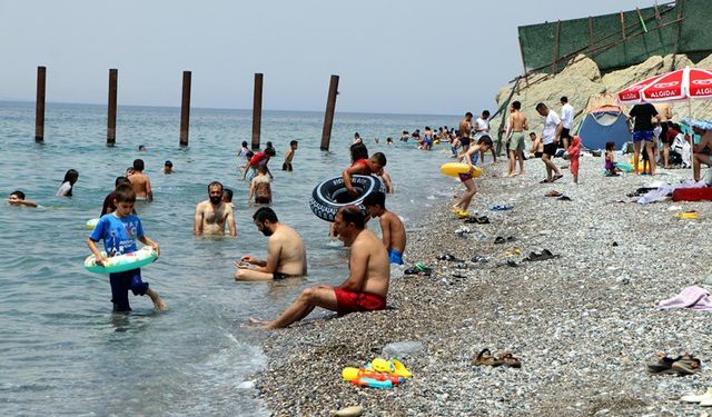 Van Gölü, Güneydoğu'da serinlik arayanların uğrak noktası oldu