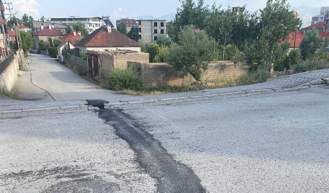 Yüksekova Belediyesinden yama mesaisi