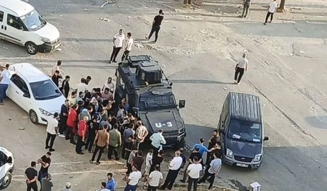 Durakta bekleyen vatandaş silahla öldürüldü