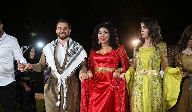 Panamalı gelin Van'da yöresel geleneklerle dünya evine girdi