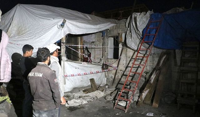 Toprak evin damı çöktü, 2 çocuk can verdi