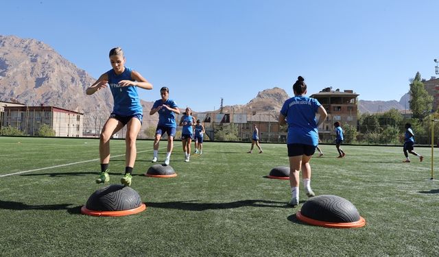 Hakkarigücü 6 futbolcu ile yollarını ayırdı