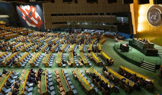 İsrail Başbakanı Netanyahu boş salona konuştu