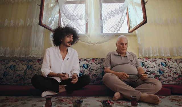 Hakkarili Sanatçı Murad Demir babasıyla düet yaptı