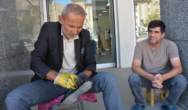 Hakkari’de 5 çocuğunu boya sandığıyla büyüttü