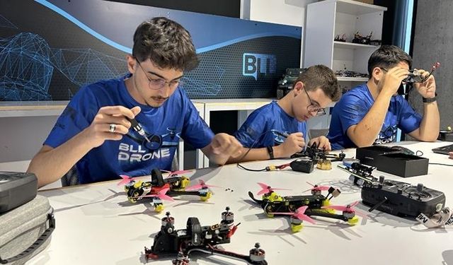 Geleceği göklerde arayan dron pilotları çekirdekten yetişiyor