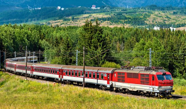 Slovakya’da tren kazası: 66 yaralı