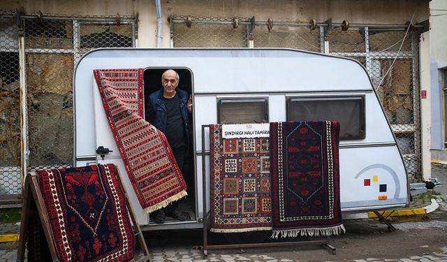 Sındırgı'da depremler nedeniyle dükkanını karavana taşıdı