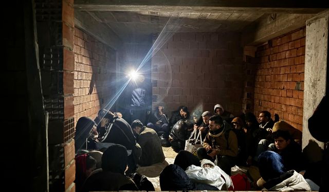 İnşaatta gizlenen 28 kaçak göçmen yakalandı