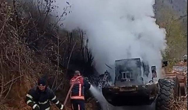 İş makinesi alev alev yandı