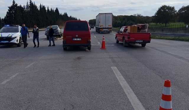 Otomobil ile minibüs çarpıştı; 2 yaralı