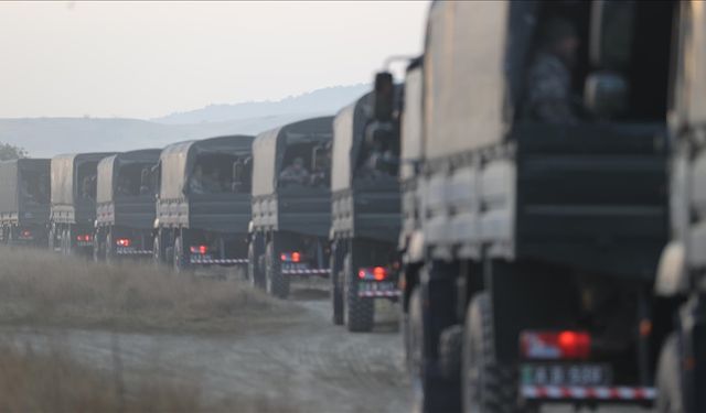Düşen askeri uçağın enkazı tırlarla yurda getirildi