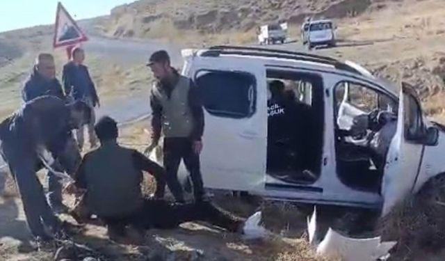 Başkale'de kaza: 4 kişi yaralandı