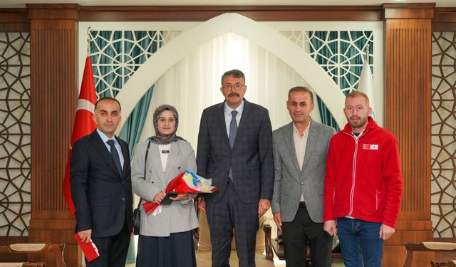 Kızılay Haftası Dolayısıyla Vali Çelik’e ziyaret