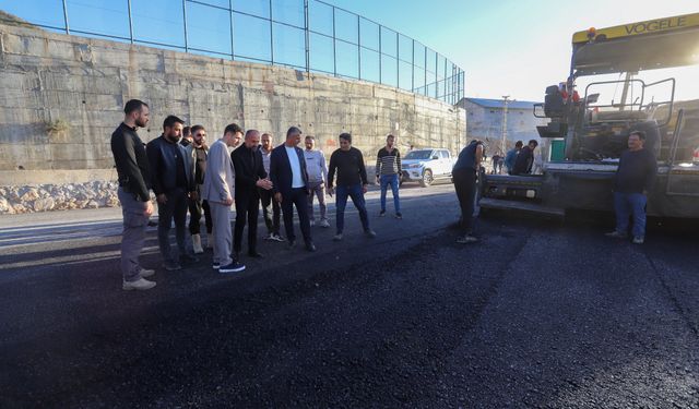 Çukurca'da  yol çalışmaları devam ediyor