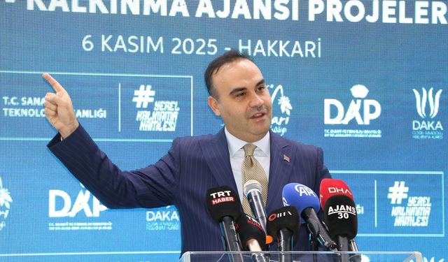 Bakan Kacır: “Hakkari’ye elimiz, heybemiz dolu geldik”
