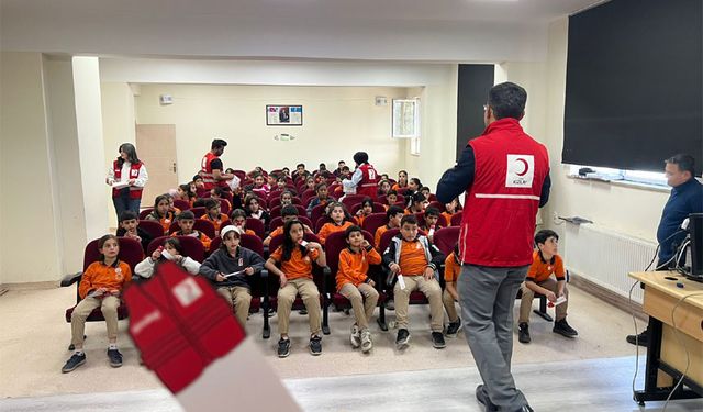 Hakkari’de Kızılay Haftası etkinliklerle kutlandı