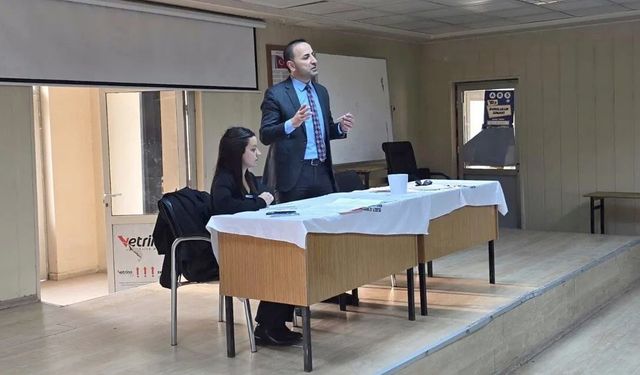 Hakkari'de Ortaokullar arası Münazara yarışması